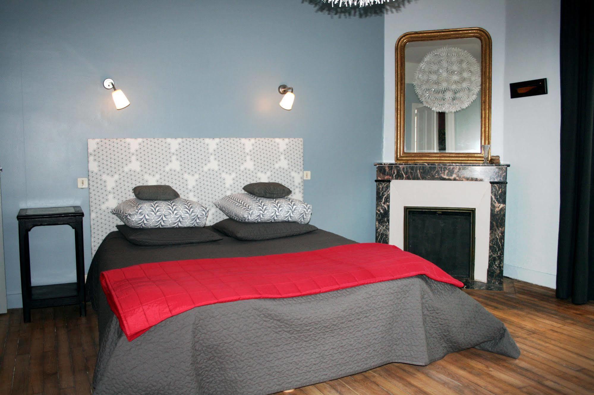 Le 14 St Michel Bed & Breakfast Josselin Bagian luar foto